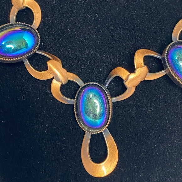 VINTAGE Unique Necklace with Iridescent Cabochons! - Picture 7 of 10